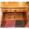 Image 2 : ROXTON WOOD HUTCH MADE IN CANADA