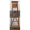 Image 1 : WOOD 6' LADDER