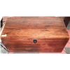 Image 1 : SOLID WOOD BLANKET TRUNK