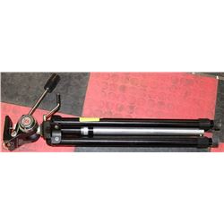 QUICKSET HUSKY HEAVY DUTY TRIPOD