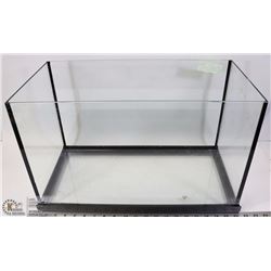 SMALL AQUARIUM 10 GALLONS