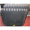 Image 1 : 52 SQUARE FEET OF INTERLOCKING FOAM FLOOR USED