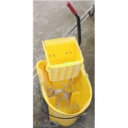 RUBBERMAID COMMERCIAL GRADE MOP BUCKET W/ CASTORS