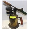 Image 1 : VINTAGE KEROSENE TORCH