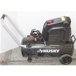 HUSKY 8 GAL AIR COMPRESSOR