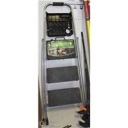 #49- PAINTERS STEP LADDER