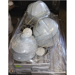 PALLET OF COMMERCIAL FLUORESCENT FIXTURES AND