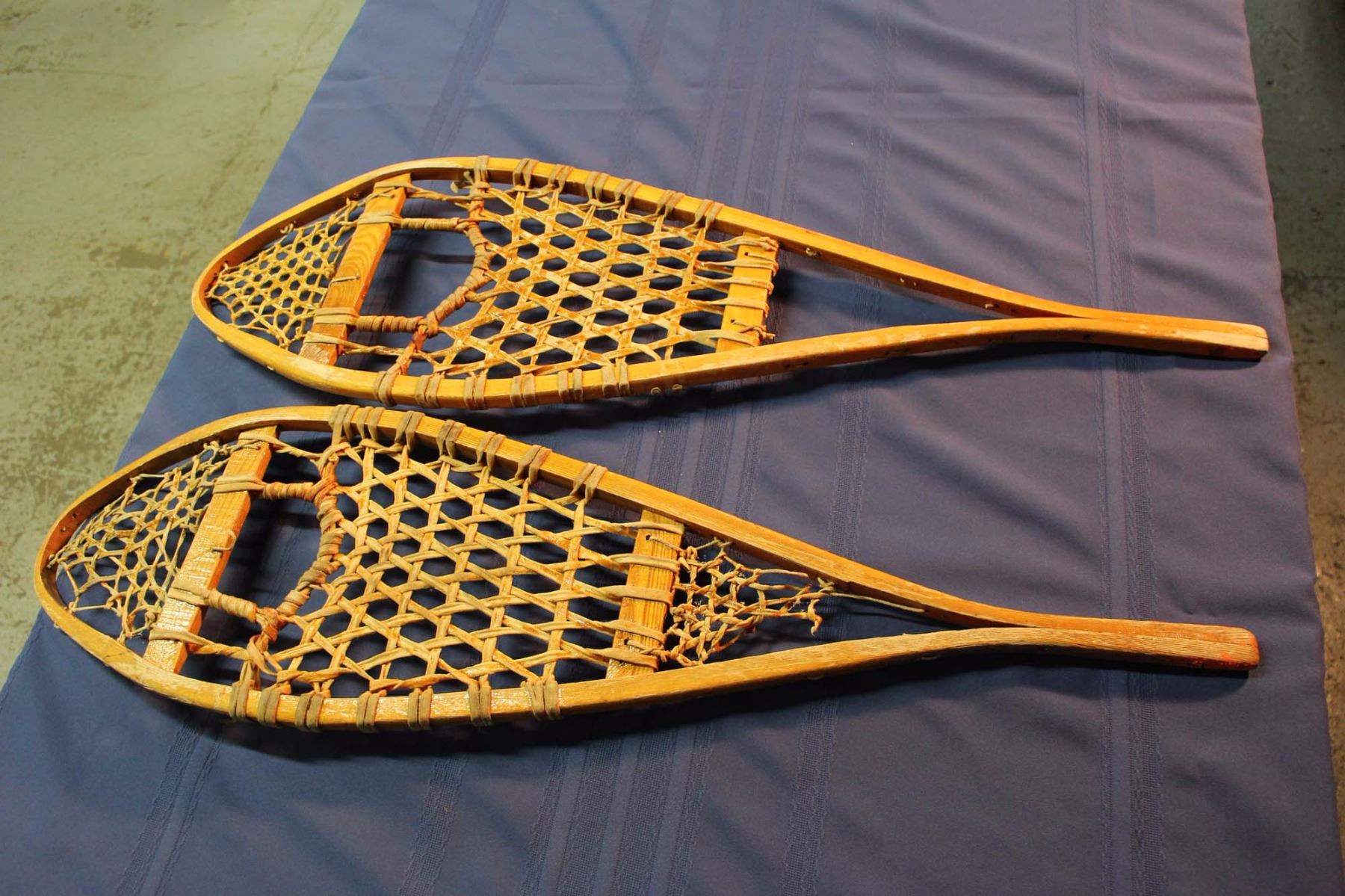 37” Vintage Snowshoes