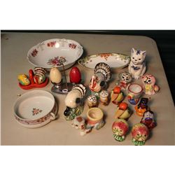 Lot of Kitchen Glassware (Salt & Pepper Shakers, Etc)