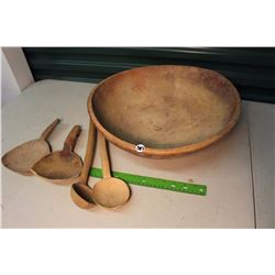 Wooden Bowl W/Wooden Ware