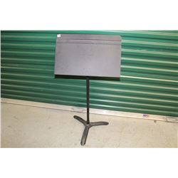 Manhasett Music Stand (Adjustable)