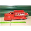 Image 2 : Mar Toy Sand/Gravel Toy Truck (1940s)