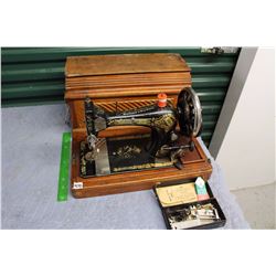 Singer Table Top Sewing Machine w/Sewing Accessories & Key