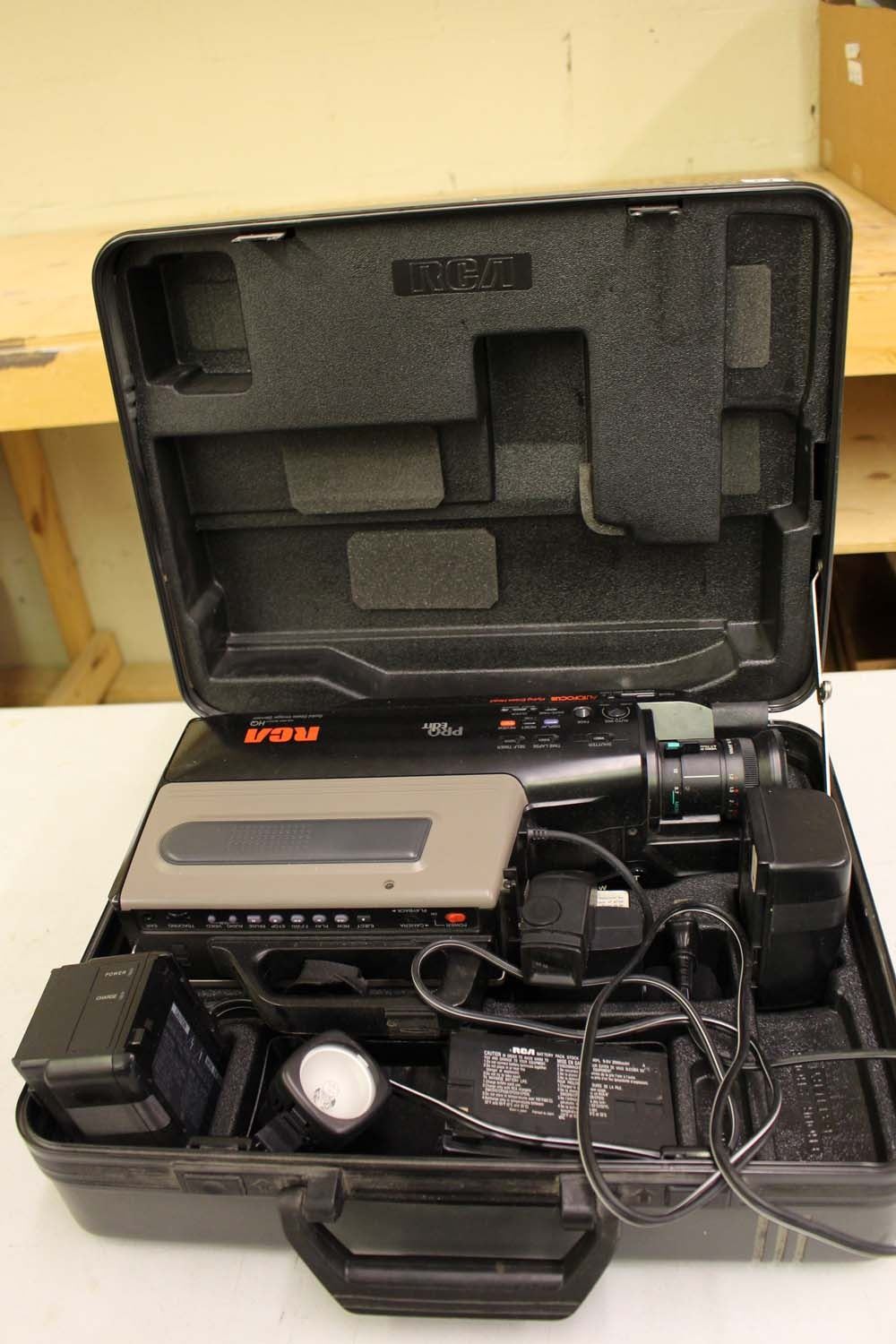 RCA VHS HQ Video Recorder ProEdit Auto Focus w/Case