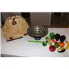 Image 1 : Picnic Basket, Fruit Bowl & Glass Fruit