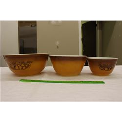 Pyrex Fruit Set Bowls (3)