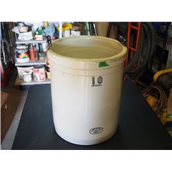 10 Gallon Medalta Crock