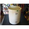 Image 1 : 10 Gallon Medalta Crock