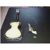 Image 2 : Wyatt Earp Guitar (25” Tall)& Cap Gun