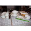 Image 1 : Pyrex & Corelle Butterfly Gold Dishware (Casserole& Gravy Boat w/Tray& 6 Person Dinnerware)