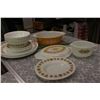Image 3 : Pyrex & Corelle Butterfly Gold Dishware (Casserole& Gravy Boat w/Tray& 6 Person Dinnerware)