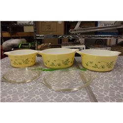 Shanigana Pyrex Casseroles (3)(2 Lids)