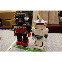 Vintage Toy Robots (2)