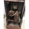 Image 10 : Vintage 1940’s Bowser ESSO Gas Pump (Metal is solid, Easy restoration)