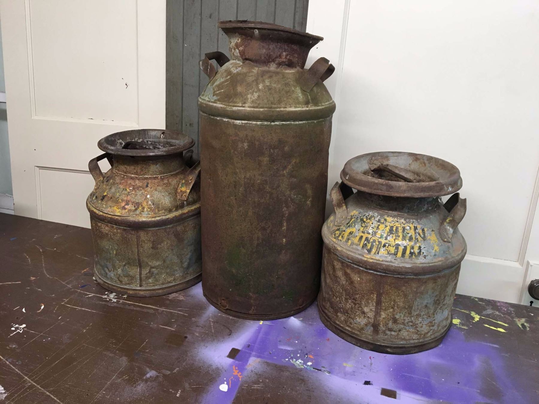 Lot Antique Farm Cream Cans 28" & 16" (3) Bodnarus Auctioneering