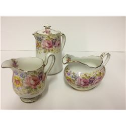 LOT OF ROYAL ALBERT 3 CREAMERS 1 WITH LID SERENA