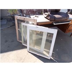 VINTAGE WOOD WINDOWS - 5 TTL