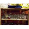 Image 1 : SHELF ASSORTED GLASSWARE