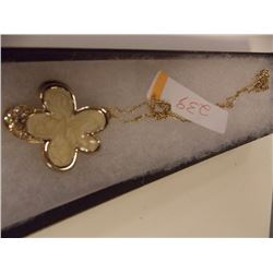 FLOWER PENDANT WITH GOLD TONE CHAIN