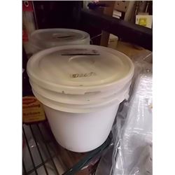 BUCKET OF COCOMUT OIL