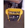 Image 1 : DEWALT AIR COMPRESSOR