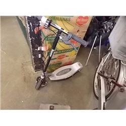 RAZOR SCOOTER - ELECTRIC - WITH CHARGER