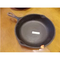 CAST IRON FRYING PAN - USA