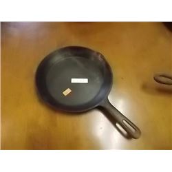 CAST IRON FRYING PAN - USA