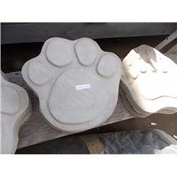 CONCRETE - STEPPING STONE - PAW - MED