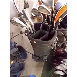 SET OF GOLF CLUBS & CART