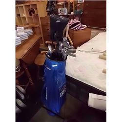 SET OF GOLF CLUBS & CART