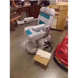 HOOVER ROUND ELECTRIC SCOOTER - WITH CHARGER - no battery