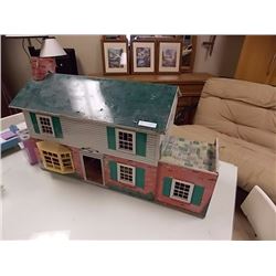 VINTAGE METAL DOLL HOUSE & CONTENTS