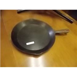 CAST IRON FRYING PAN