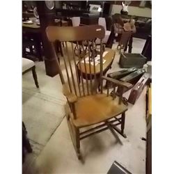 MAPLE ROCKING CHAIR