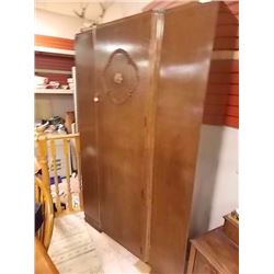 VINTAGE OAK WARDROBE CUPBOARD WITH KEY