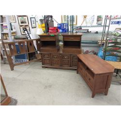 5 Assorted Pieces of Furniture