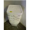 Image 1 : 5 PLASTIC PAILS WITH LIDS