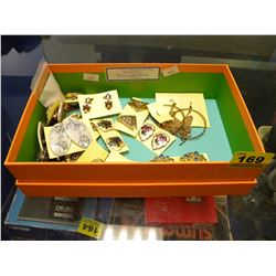 25 PIECES OF JEWLERY