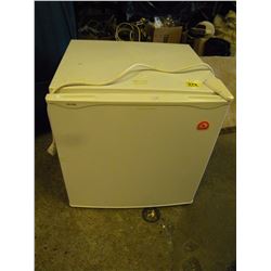 SMALL IGLOO BAR FRIDGE